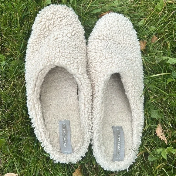 EVERLANE Renew Teddy Slippers - Picture 4 of 7